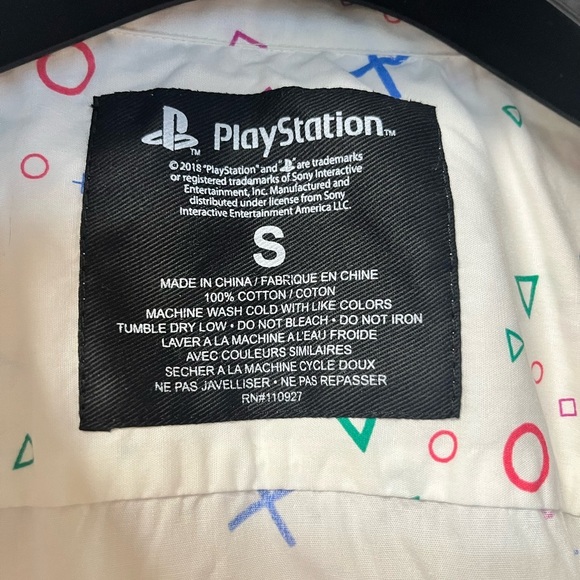 Playstation Brand Men’s Sz Small Button Down All Over Print Short Sleeve Shirt - Picture 3 of 4